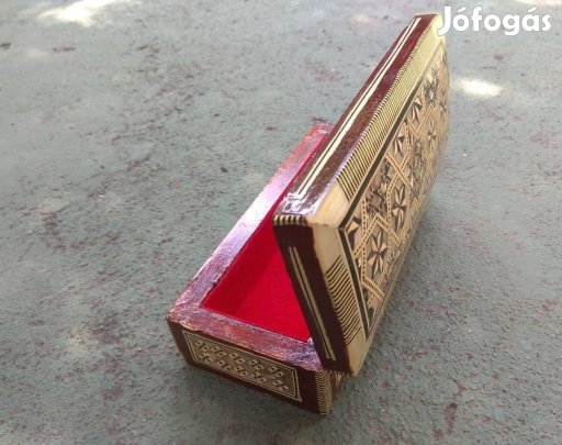 Díszdoboz 18,5 * 8,5 * 6 cm