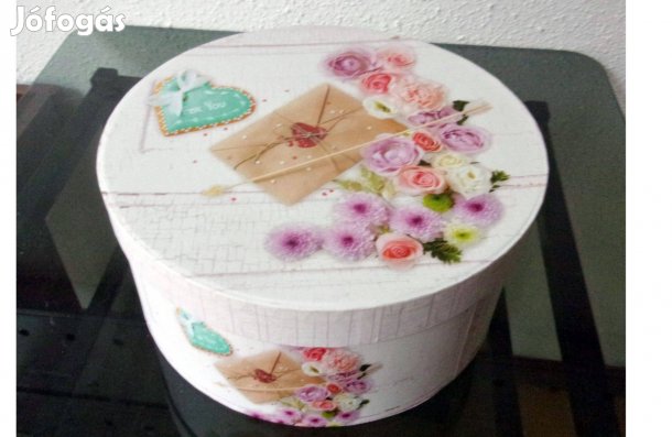 Díszdoboz ajándék doboz 22 cm átmérőjű doboz Újpest központ közelében