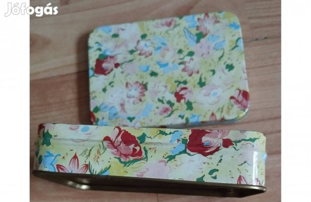 Diszdoboz fémdoboz virágmintás