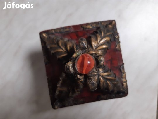 Díszdoboz kb 12 cm fa