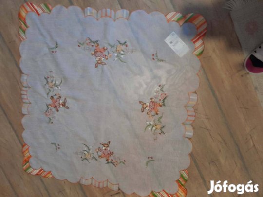 Díszes asztal terítők