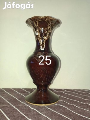 Díszes barna váza