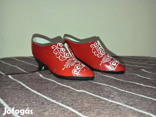 Díszes cipők