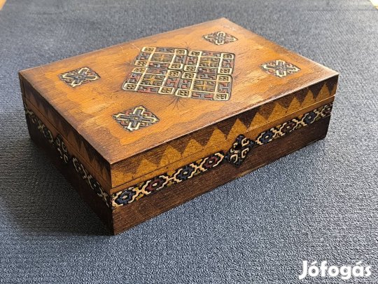 Díszes fa doboz
