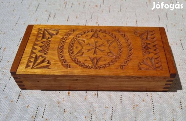 Díszes fa doboz