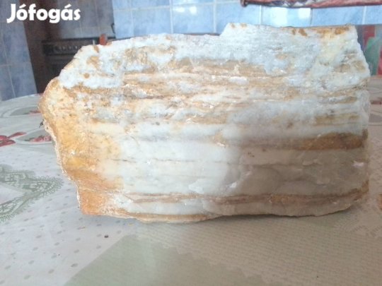 Diszes kvarc a polcra 