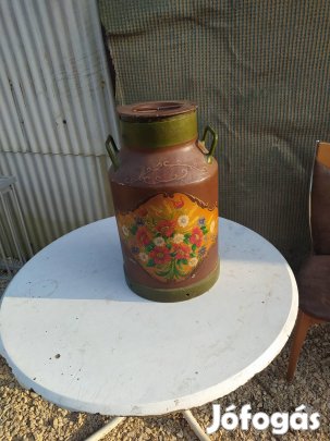 Díszes tejes kanna/ kerti dísznek /