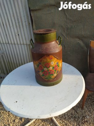 Díszes tejes kanna/ kerti dísznek /