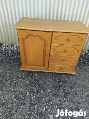 Díszes tölgyfa komód 