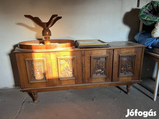 Díszesen faragott Ónémet tálaló