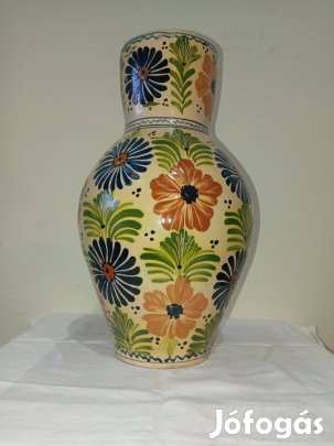 Díszített agyagváza