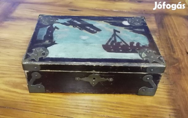 Díszített fa láda az első világháborúból, katonai lövészárok munka