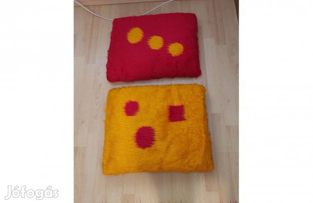 Díszpárna 2 db , 42 x 52 cm-es. 1500,-/db