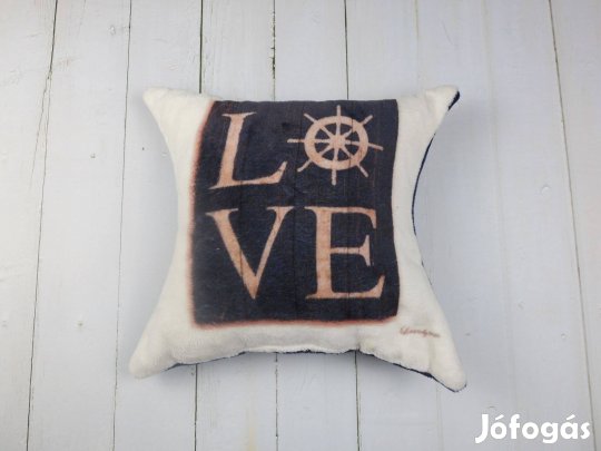 Díszpárna LOVE felirattal 30cm x30cm plüss fehér sötétkék