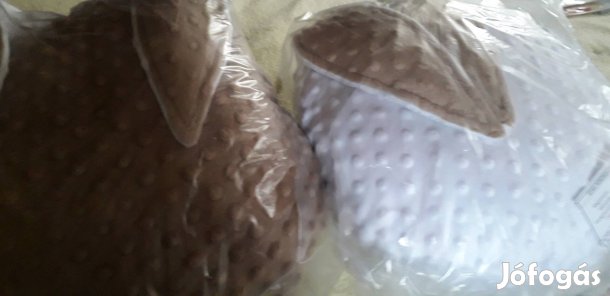 Díszpárnák plüss és füles párna