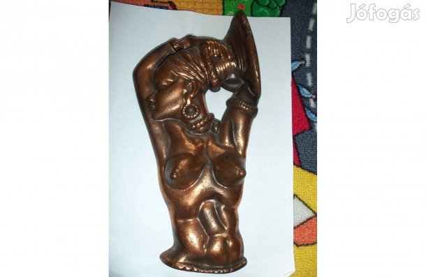 Dísztárgy falra akasztható