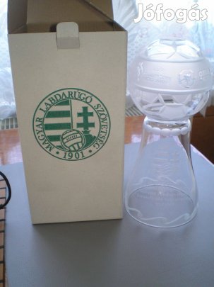 Dísztárgy metszett üvegből Magyar Labdarúgó Szövetségtől