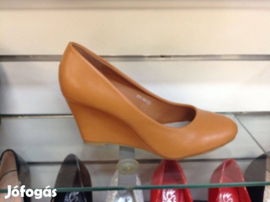Divat telitalpú női cipő!
