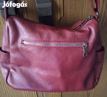 Divatos női bordó közepes méretű táska újszerű, pár alkalommal viselt