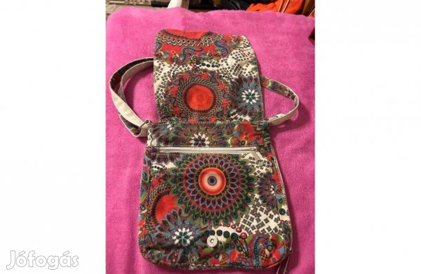 Divatos női táska