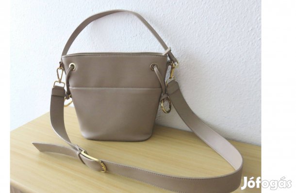 Divatos női táska