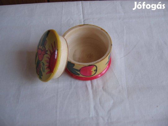 Dobozka mókussal - fa