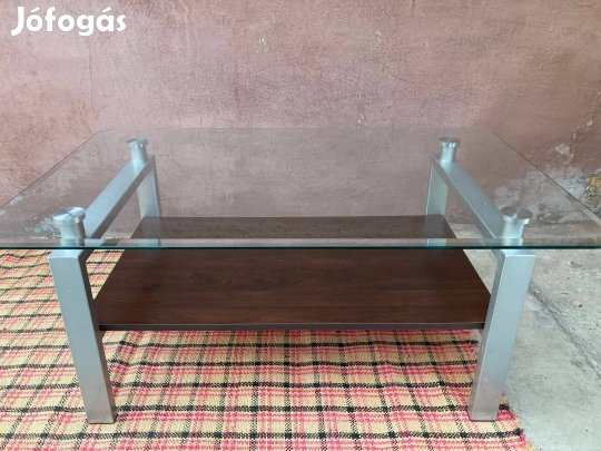 Dohányzó asztal (100 x 63 x 44 cm) (20.000 Ft)