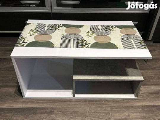 Dohányzó asztal ajándék terítővel