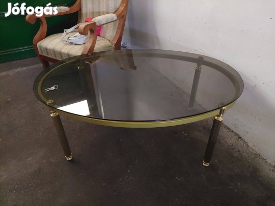 Dohányzó asztal sárga réz lábakkal