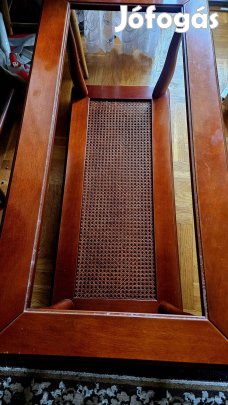 Dohányzó asztal üveges