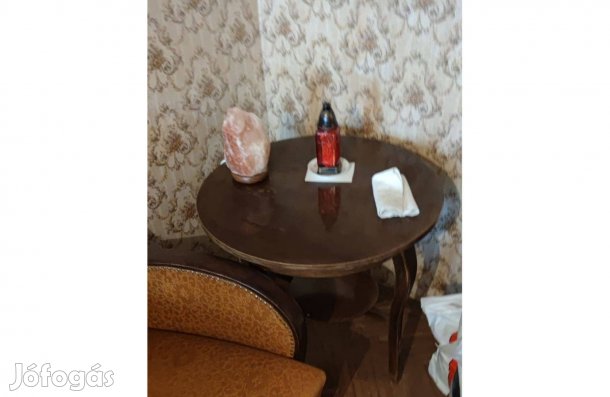 Dohányzóasztal + 2 kárpitozott fotel