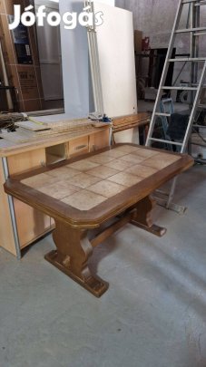 Dohányzóasztal, csempeasztal