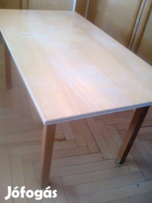 Dohányzóasztal fából