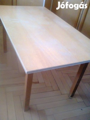 Dohányzóasztal fából