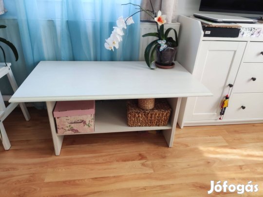 Dohányzóasztal fehér faerezet mintás