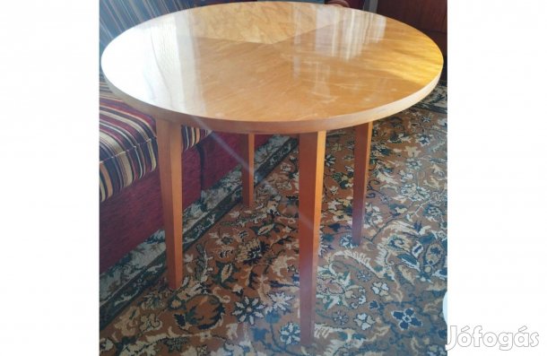 Dohányzóasztal maradt