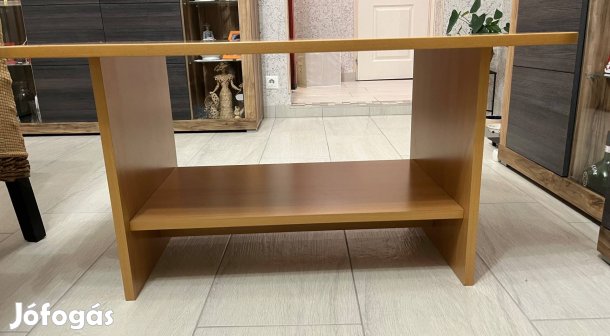 Dohányzóasztal megkímélt állapotban