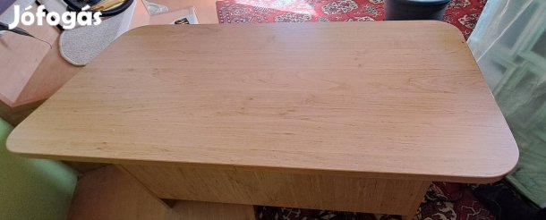 Dohányzóasztal polcokkal