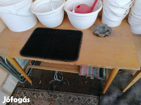 Dohányzóasztal régi retró