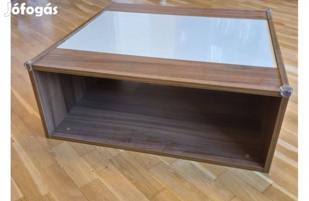 Dohányzóasztal üvegbetéttel