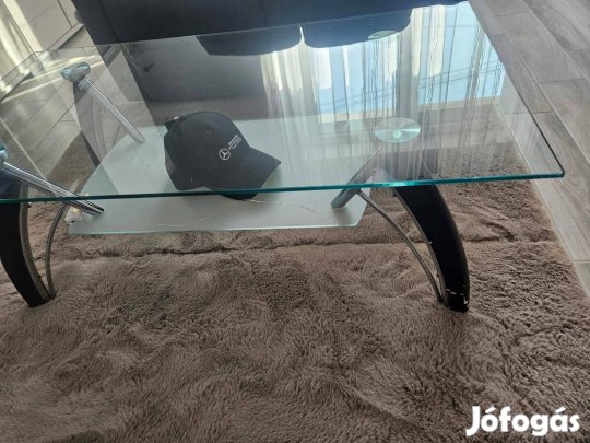 Dohányzóasztal üveges