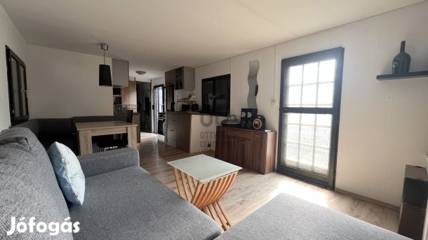 Dombori központjában mobilházas nyaraló eladó!