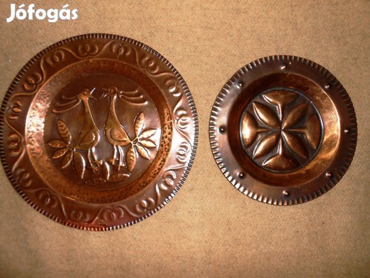 Domborműves réz fali dísztányérok