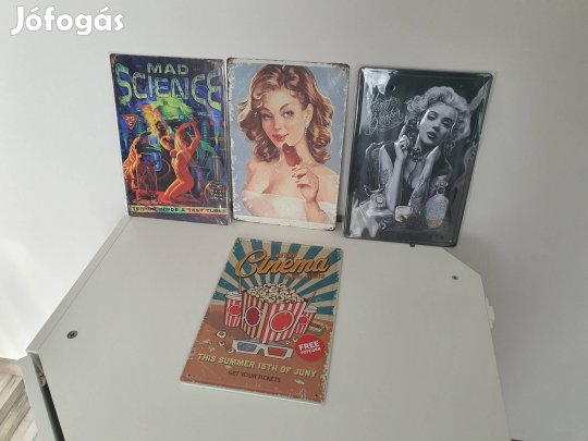 Dombornyomott fém táblák