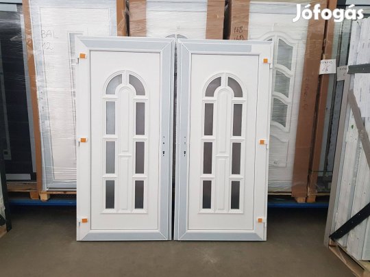 Dombornyomott hőszigetelt kültéri bejárati ajtó - új ingyen szállítva