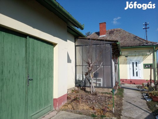 Dombóvár - 90,7 nm - 3 szobás - családi ház - eladó !