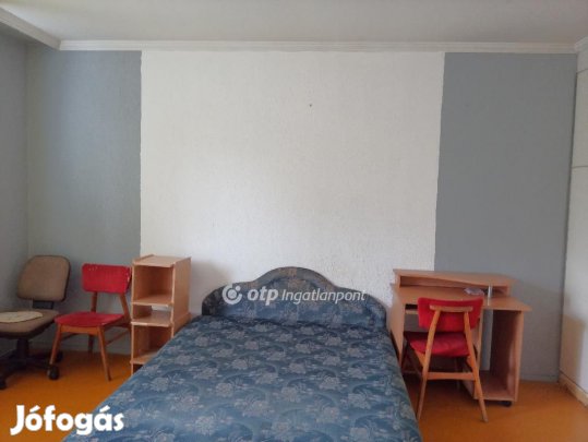 Dombóvár  központ közeli részen garzon lakás eladó !