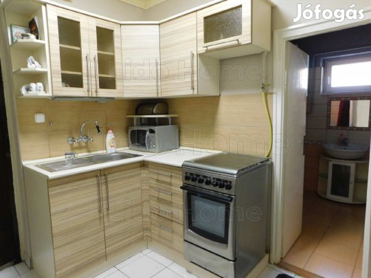 Dombóvár belváros közelében 1. emeleti, igényesen felújított, külön