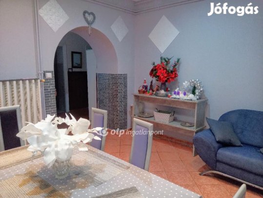 Dombóvári 98 nm-es lakás eladó