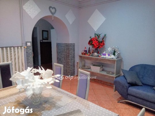 Dombóvári eladó 98 nm-es lakás